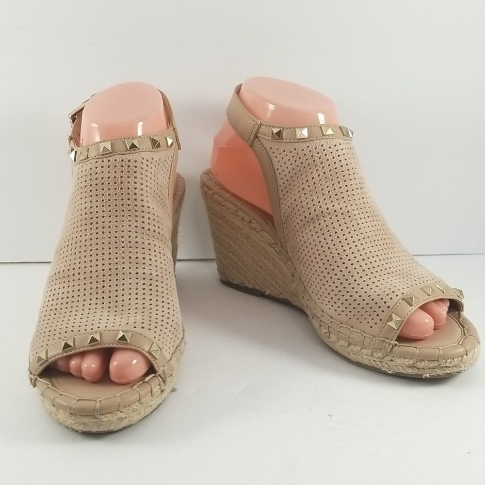 Marc Fisher Tan Studded Perforated Espadrille Wedge Sandals Nude Gold Studs 7.5M